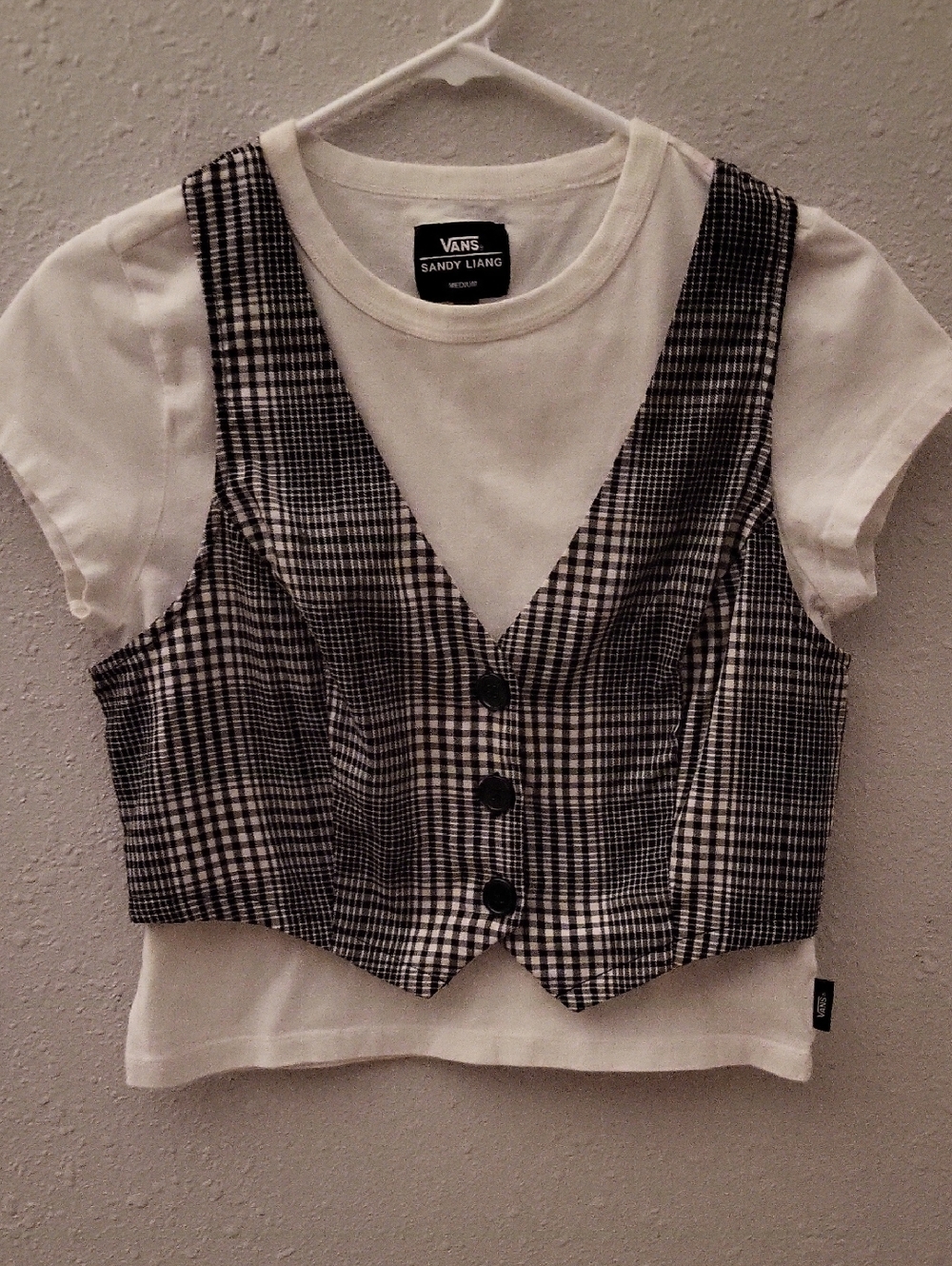 Vans Women Crop top in white & Checkered/Plaid Light Vest